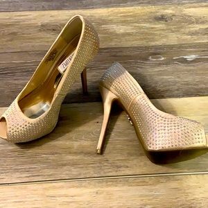 Jennifer Lopez nude heels